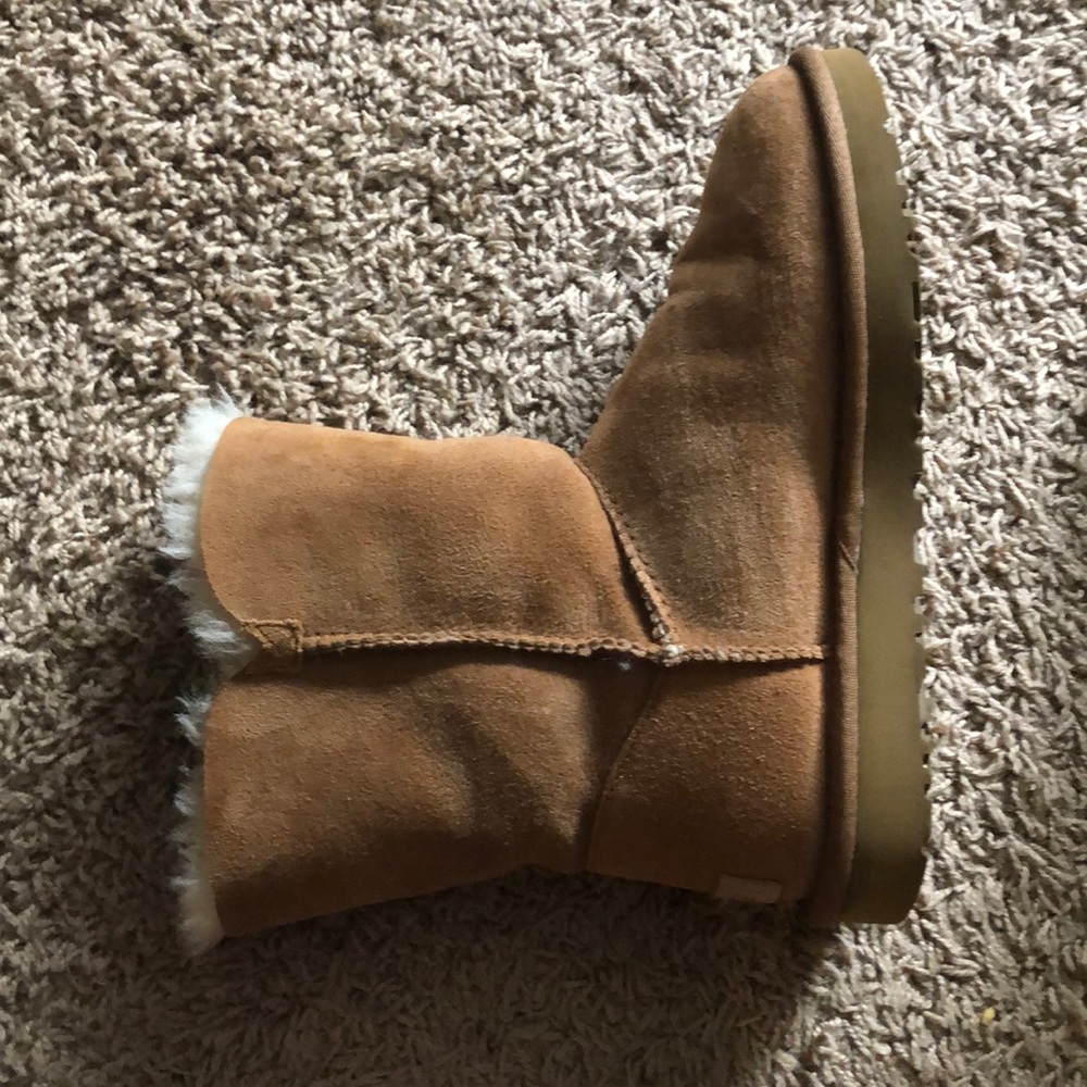 Button uggs - Picture 7 of 8